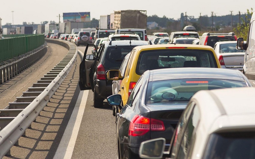 Bakıda sıxlıq müşahidə edilən yollar açıqlandı - SİYAHI