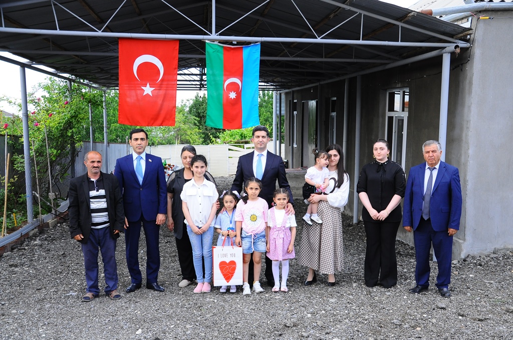 İcra başçısı və Deputat şəhid övladlarının bayramını təbrik etdi - FOTOLAR