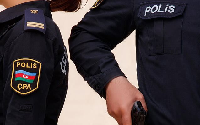 Qız polis bölməsinin önündə sevgilisinə görə görün nə etdi - Bakıda hadisə
