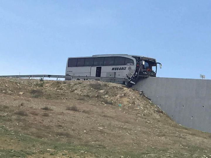 Məktəblilərin qəzaya düşdüyü avtobusun sürücüsü: Özüm onu daşa vuraraq... - VİDEO