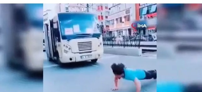 Gənc oğlan "tiktok"da paylaşdığı bu videoya görə ölkədən deport edildi - VİDEO