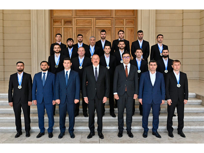 İlham Əliyev Avropa çempionatının qalibi olan milli komandamızın üzvlərini qəbul etdi - FOTOLAR