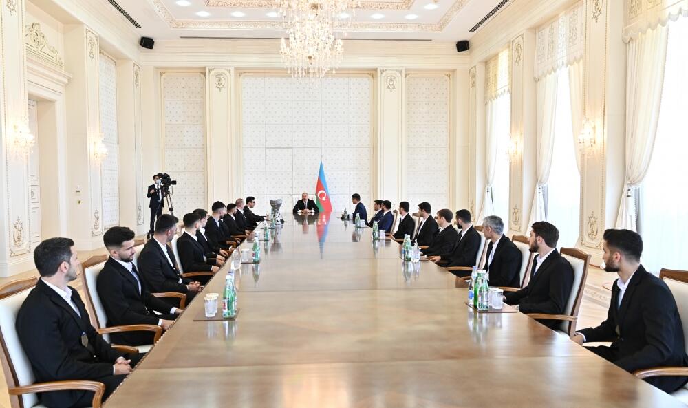 İlham Əliyev Avropa çempionatının qalibi olan milli komandamızın üzvlərini qəbul etdi - FOTOLAR