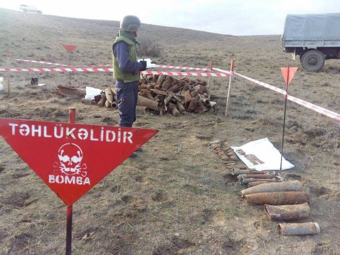 ANAMA əməkdaşı Cəbrayılda minaya düşdü