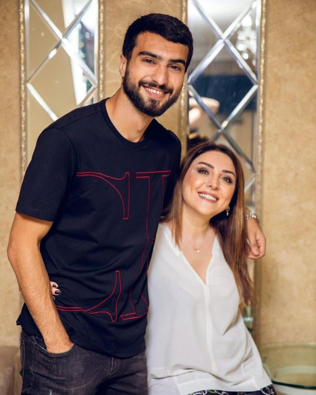 Mahir Emreli anası Elnurə ilə görüntülərini paylaşdı - FOTO