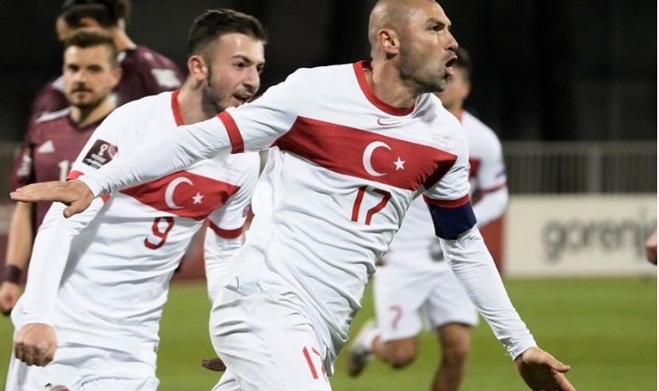 Burak Yılmaz Niderland klubu ilə 5 illik müqavilə bağladı