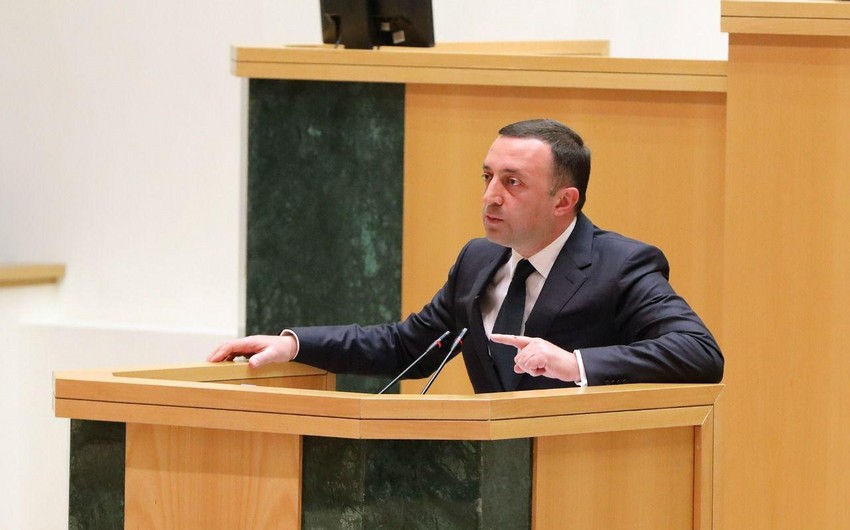 Gürcüstan Baş nazirinin parlamentdə çıxışı səs-küylə qarşılandı