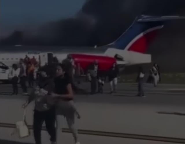 Təyyarə ilə rabitə kəsildi, alovla hava limanına endi