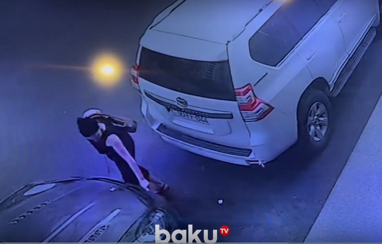 Bakıda qadının lüks avtomobilini qəsdən cızan şəxs: 