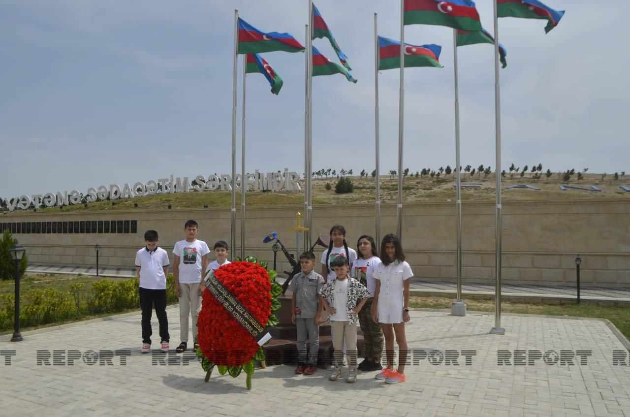 Hikmət Mirzəyev şəhid övladları ilə görüşüb - FOTO