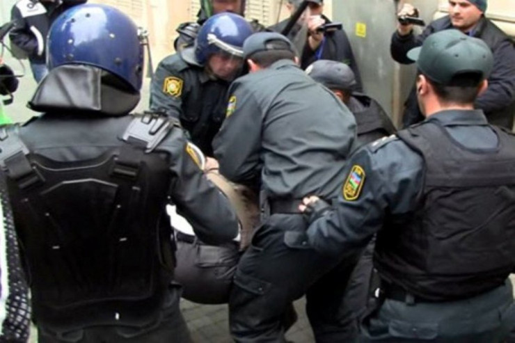 Bakıda polis əməliyyat keçirdi: 20 nəfər tutuldu - VİDEO