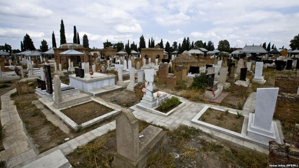 Azərbaycanda DƏHŞƏT: Qəbiristanlıqda kəsilmiş insan ayağı tapıldı