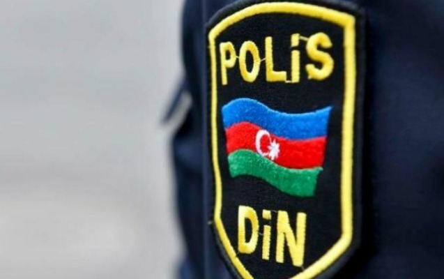Keçmiş polis parkda özünü asdı