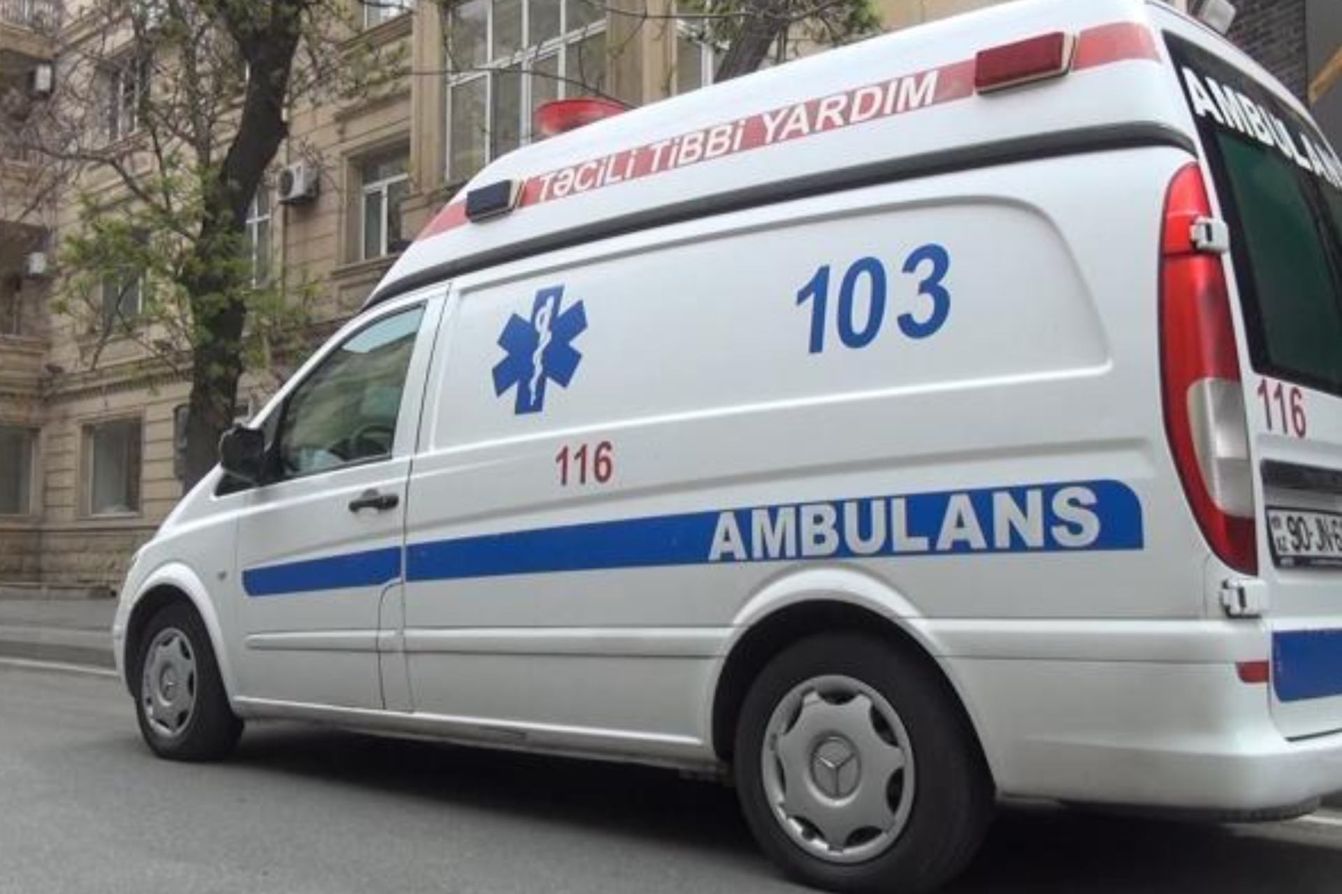Bakıda avtomobil polis əməkdaşını vurub