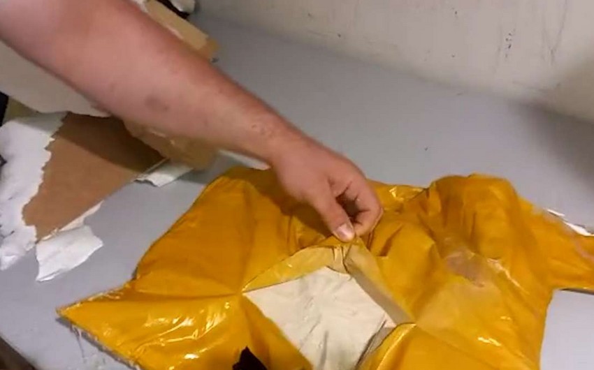 Azərbaycan gömrükçüləri Maldiv vətəndaşından 4 kiloqrama yaxın heroin götürdü