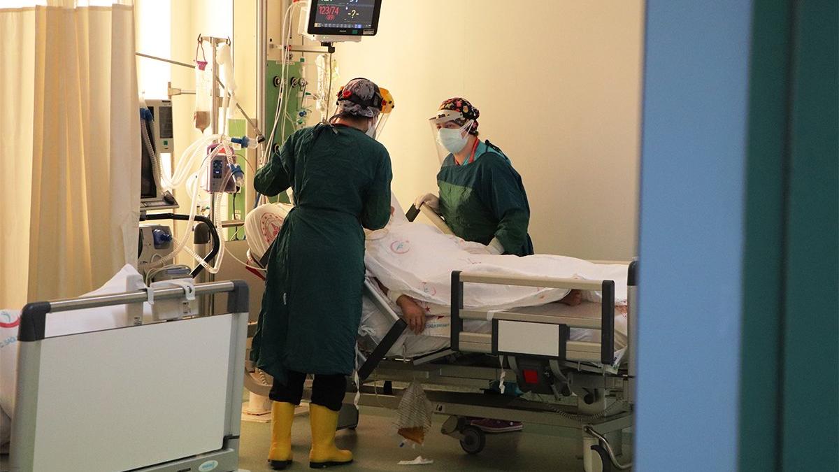 Bu ölkədə koronavirusa yoluxma pik həddə çatdı: İlkin ehtiyat tədbiri tətbiq ediləcək
