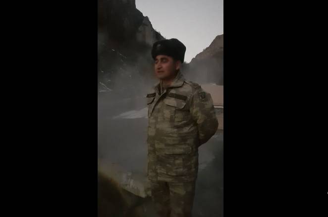 Bu gün Kəlbəcərdə minaya düşən hərbçimizin son görüntüsü - VİDEO