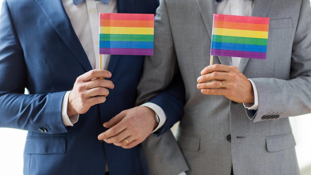 Deputat homoseksual oğluna toy etdi
