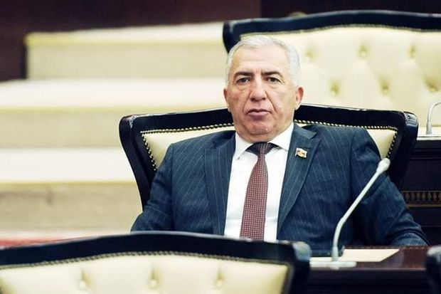 Deputat: “Çimərliklərdə geyimlə bağlı “qırmızı xətti” keçməməyə çalışmaq lazımdır”
