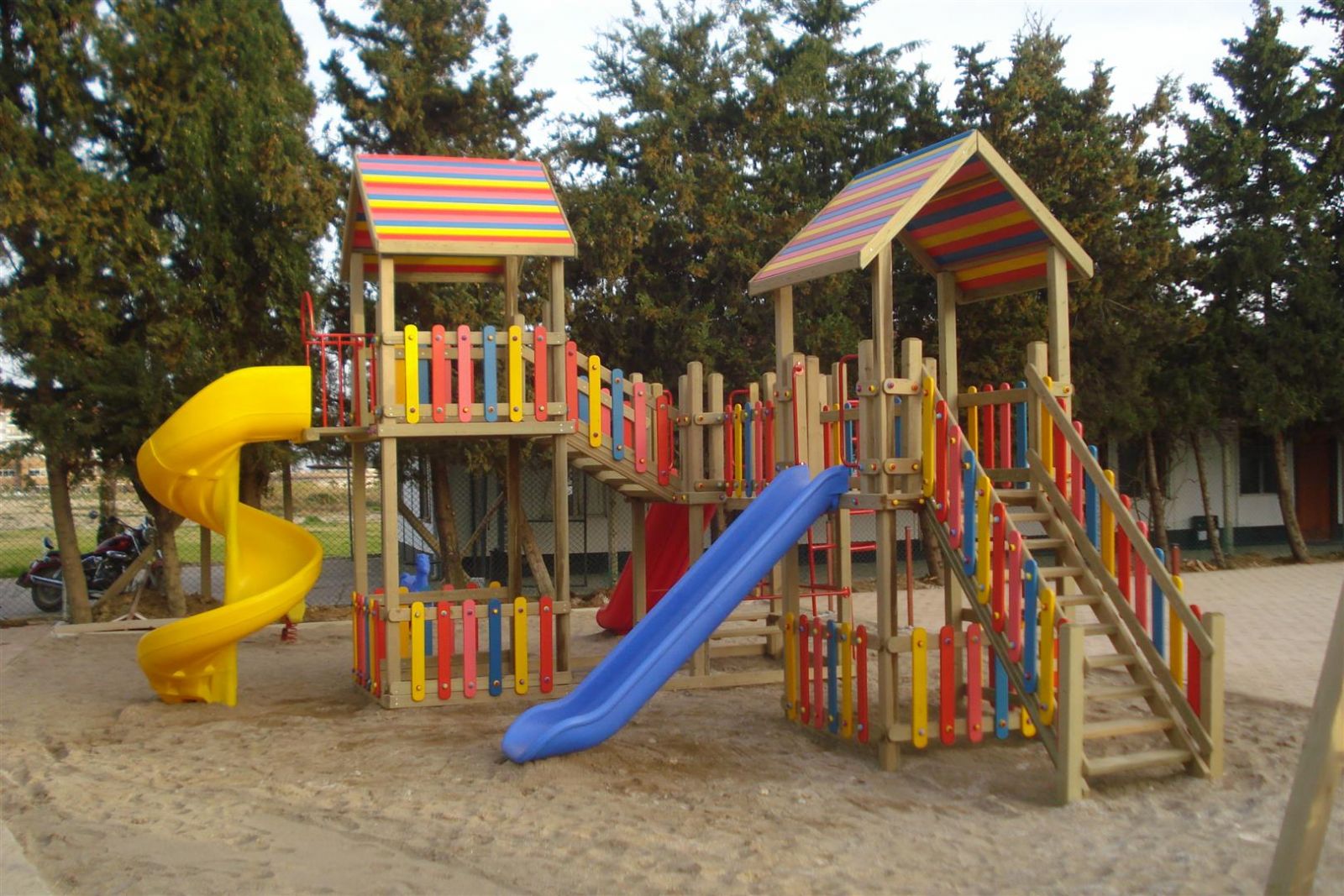 Uşaq bağçada müəllimi tərəfindən döyüldü