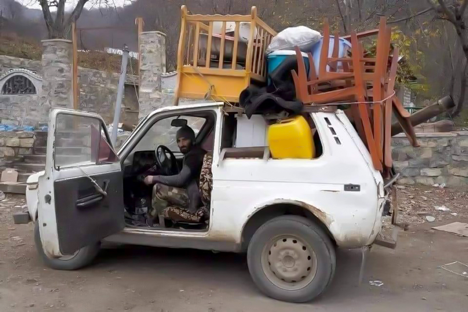 Araikin “nümayəndəsi” Laçın və Zabuxdakı erməniləri evləri yandırmağa ÇAĞIRDI