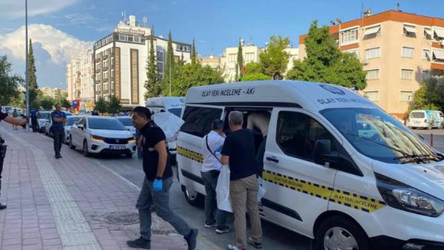 İş adamı evinin qarşısında güllələnərək öldürüldü