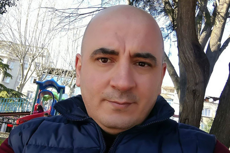 Azərbaycan vətəndaşlığını almaq istəyən erməni fəalın başına oyun açdılar
