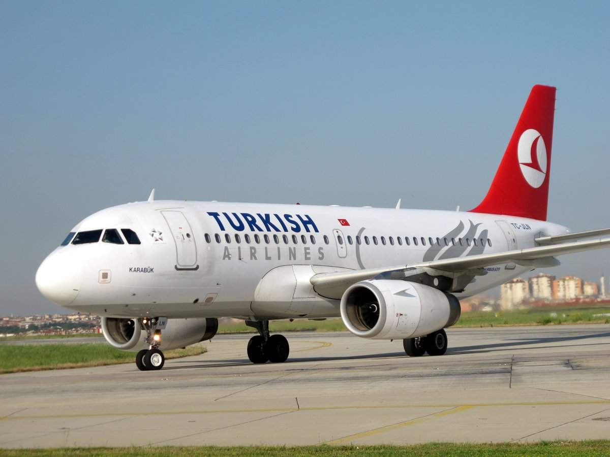 Bişkek-Antalya reysini həyata keçirən təyyarə Bakıya təcili eniş etdi