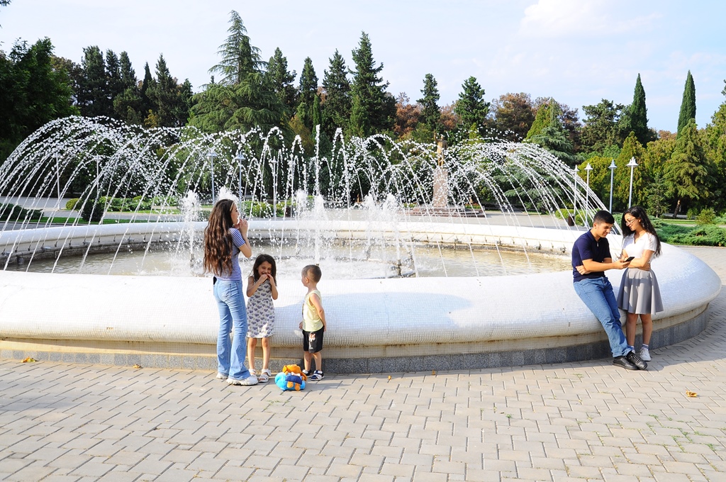 Naftalan parklarında sosial layihə - FOTOLAR
