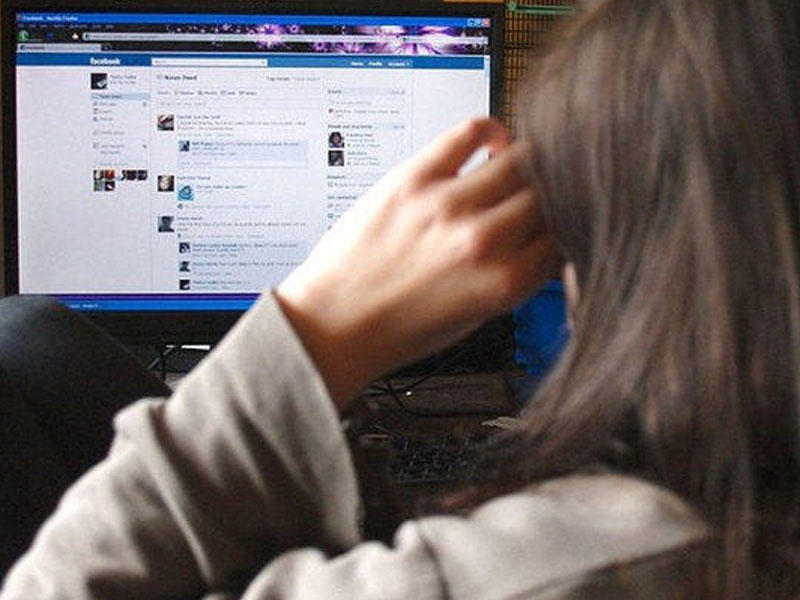 "Facebook"da saxta profil açan şəxs azərbaycanlı qadınları şantaj edir - FOTO