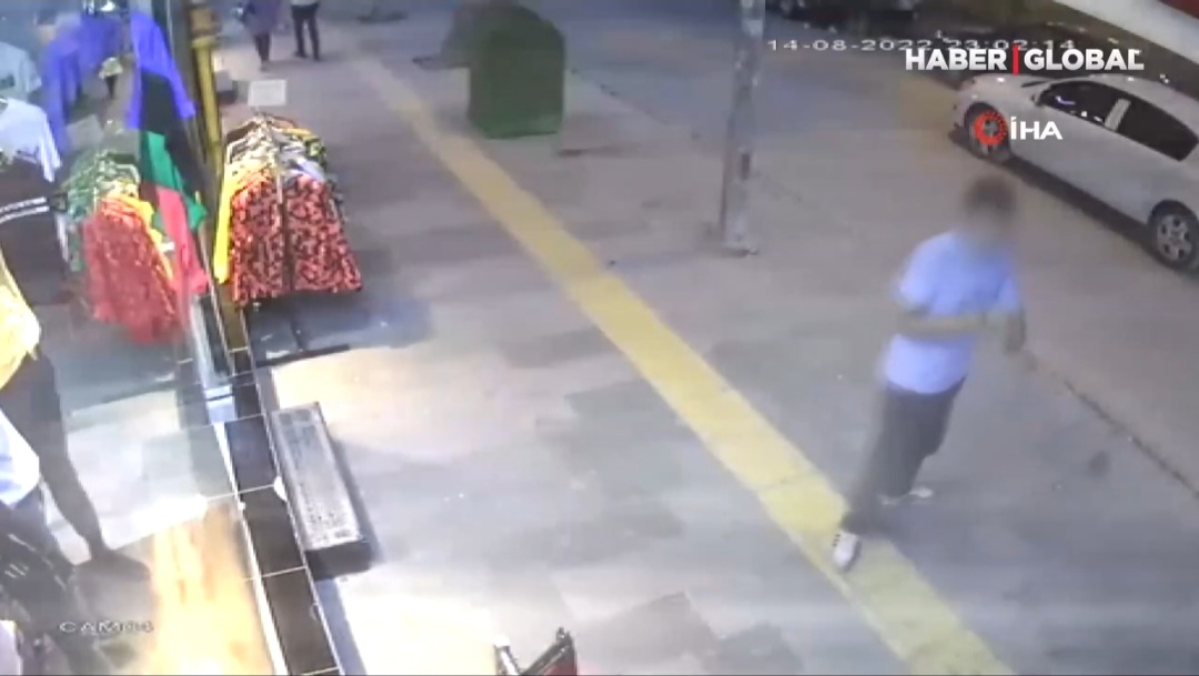 Əvvəl qadına sataşdı, sonra onu maşınla əzdi - VİDEO
