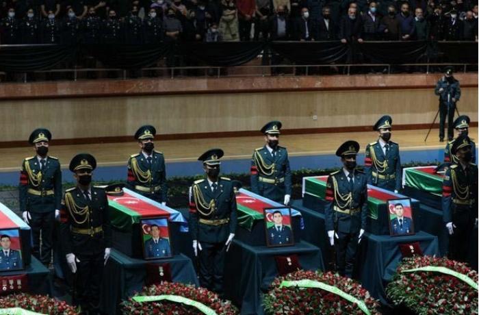 Prezident "Qaraheybət" şəhidlərinin yeddisini təltif etdi - SİYAHI