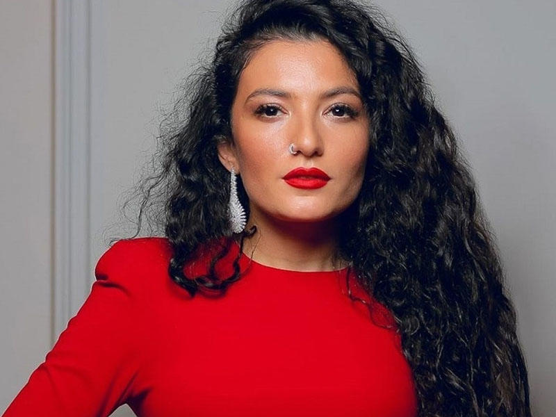 Dilarə Kazımova: "Açıq-saçıq şəkillərimi paylaşanda baxış sayı çox olur" - VİDEO