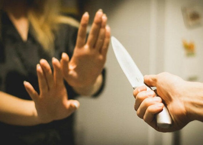 Gəlinini qətlə yetirən kişi öz arvadını da BIÇAQLAYIBMIŞ