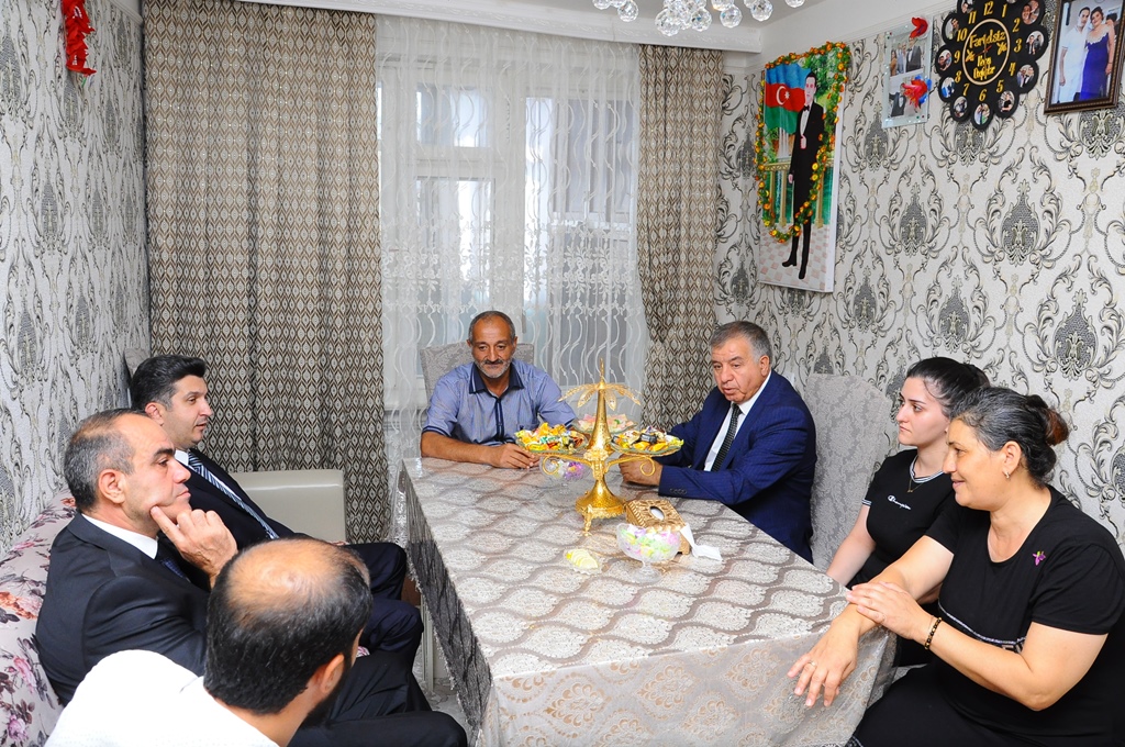 Vətən Müharibəsi Şəhidi Fəirid Adıgözəlovun ailəsi ziyarət olunub - FOTOLAR