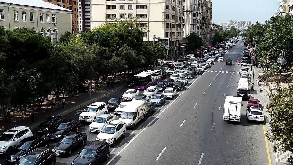 Bakıda 22 küçə və prospektdə sıxlıq var - SİYAHI
