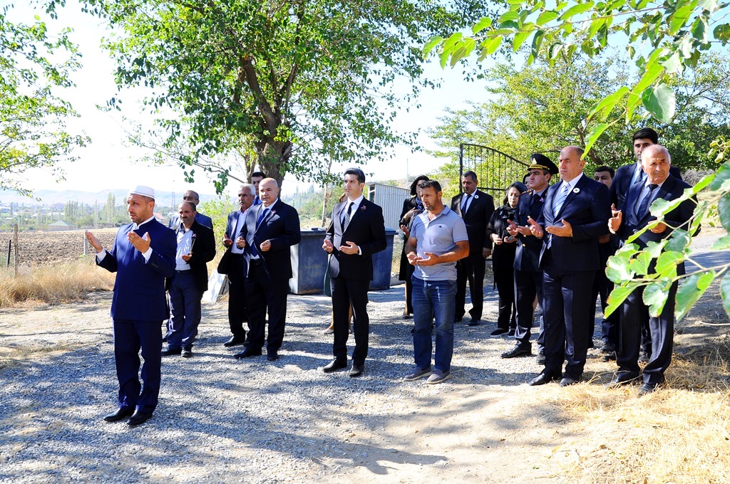 Vətən müharibəsinin ilk mülki Şəhidlərinin il mərasimi qeyd edilib - FOTOLAR