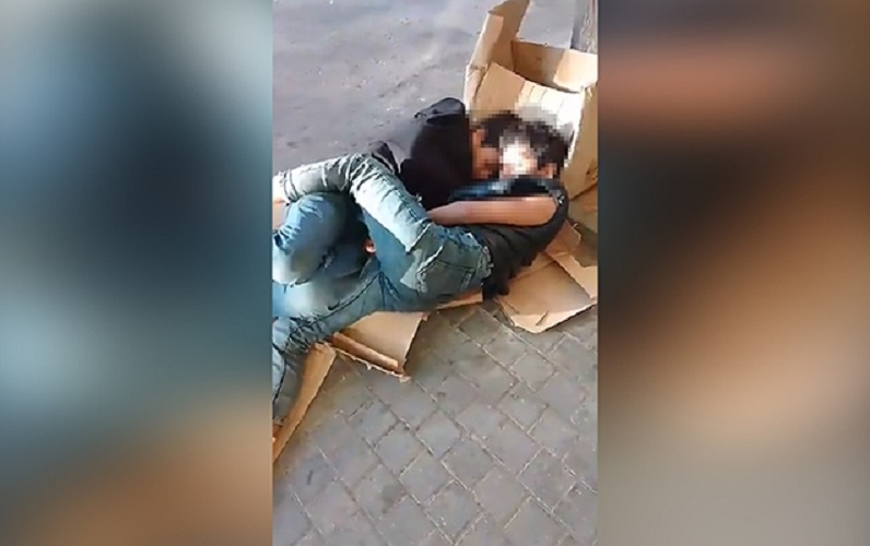 Bakıda küçədə yatan uşaqların valideynləri tapıldı - VİDEO