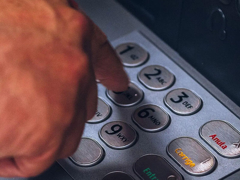 Bank hesabına səhvən 58 milyon dollar köçürüldü