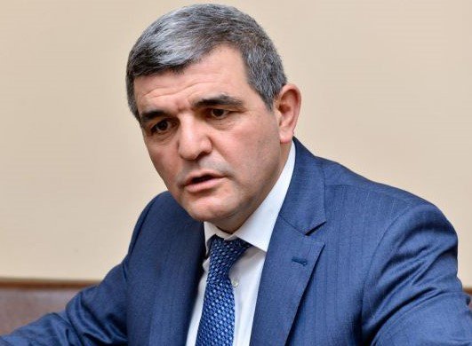 “Müəllimi elə sındırıblar ki, uşağa söz deməyə risk etmir" - Deputat məktəbdəki davadan danışdı 
