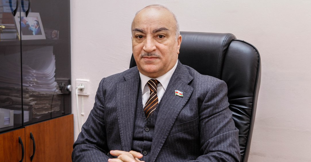 Tahir Kərimli: “Elə müəllim var ki, şagirdini siqaret almağa göndərir”