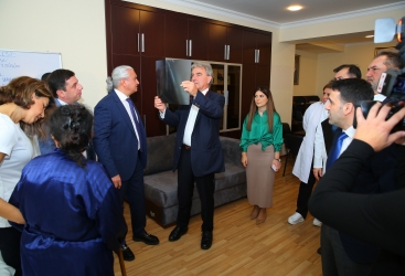 İtaliyalı mütəxəssis tərəfindən ödənişsiz olaraq ağır endoprotez əməliyyatları icra edilib - FOTOLAR