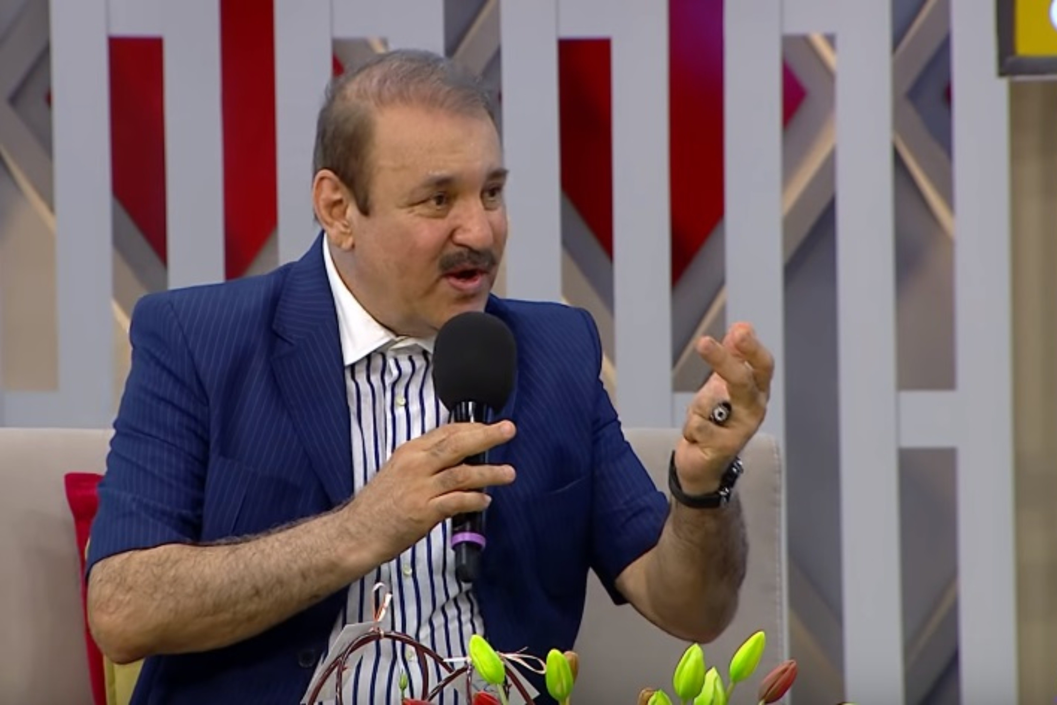 "Müğənnilərdən biri arvadıma zəng etdi ki, ərindən hamiləyəm" - Canlı yayımda ŞOK<span class="qirmizi"></span>
