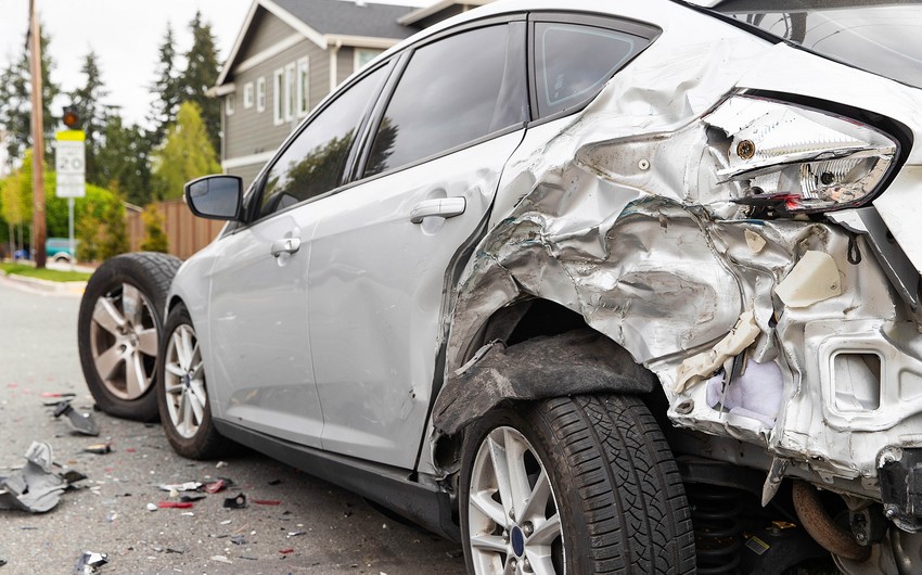 Yevlaxda avtomobil qəzası olub, xəsarət alanlar var