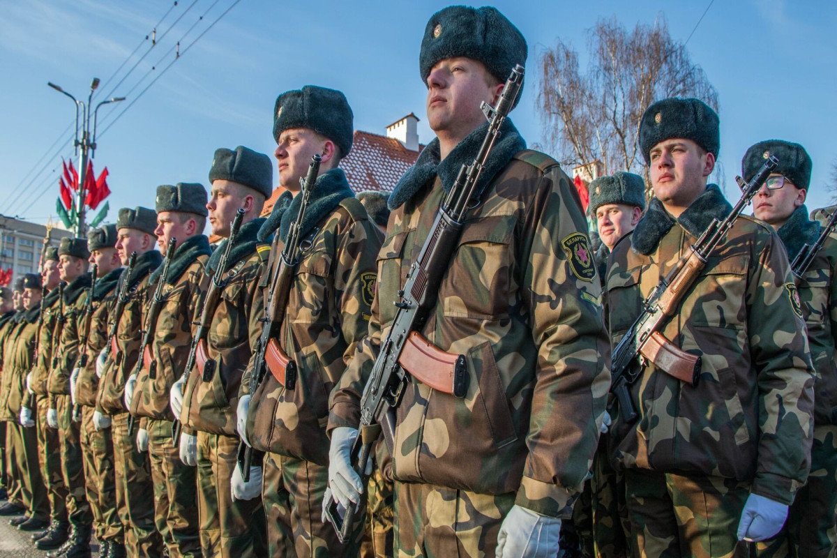 Belarus MN: Rusiya hərbçilərinin olduğu ilk eşelonlar respublikaya gəlməyə başlayıb