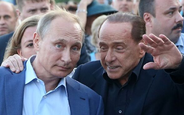 "Putin ən yaxşı dostlarımdandır, ad günümə 20 şüşə araq göndərdi" - Berluskoni