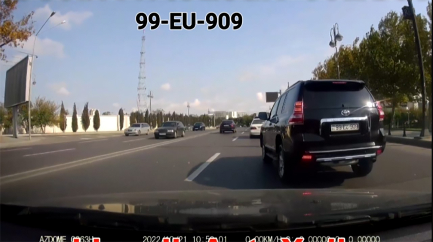 Bakıda yolu kəsib şou göstərən "avtoş" xanım sürücüdən ŞOK HƏRƏKƏTLƏR - VİDEO
