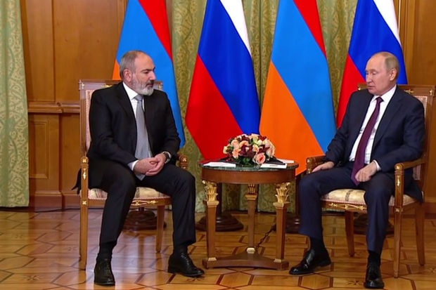 Putin Paşinyanla görüşdə: “Ən önəmlisi sülhü təmin etmək və inkişaf üçün şərait yaratmaqdır”