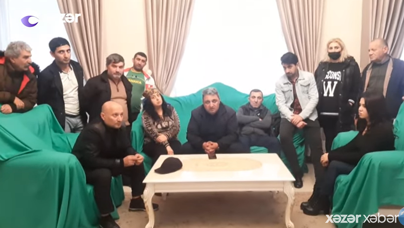 "7 aydır maaşımızı ala bilmirik" - Aktyorlar etiraz edir - VİDEO