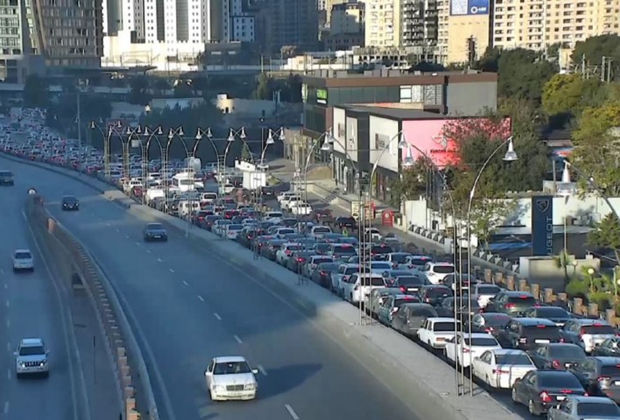 Bakıda sıxlıq olan yollar - SİYAHI